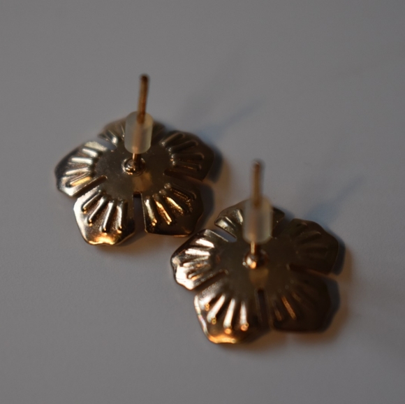 Add-On: Dainty Golden Flower Earrings - Picture 4 of 4